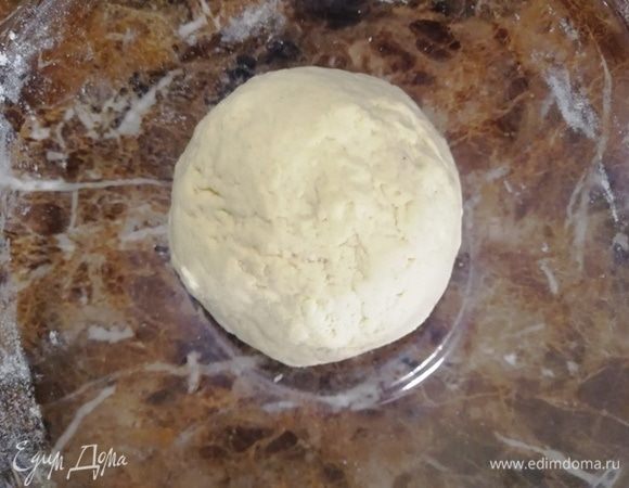 Формируем тесто в шар и оставляем на 15 минут.