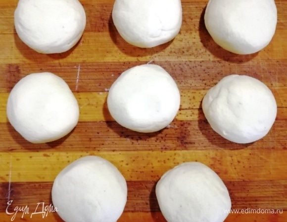 Каждую часть формируем в  шар.