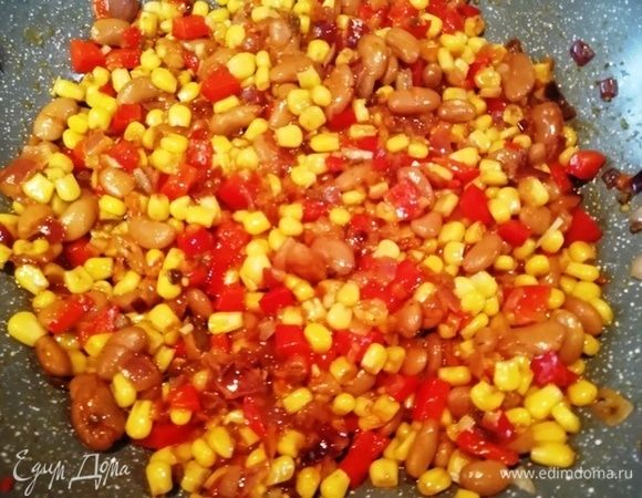 Перемешиваем. Овощная начинка готова.