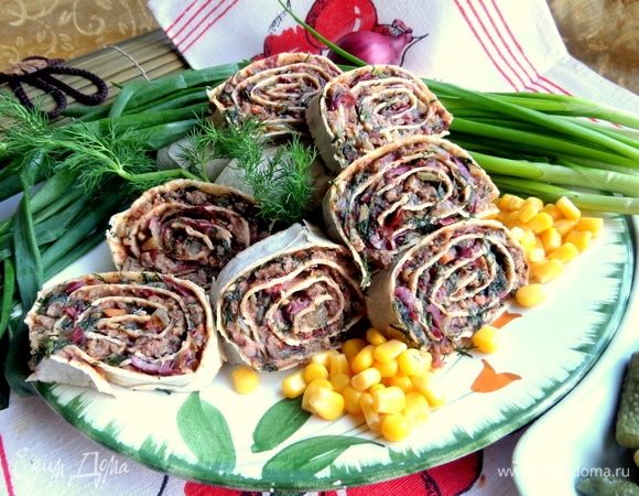 Подаем на стол в нарезанном виде.