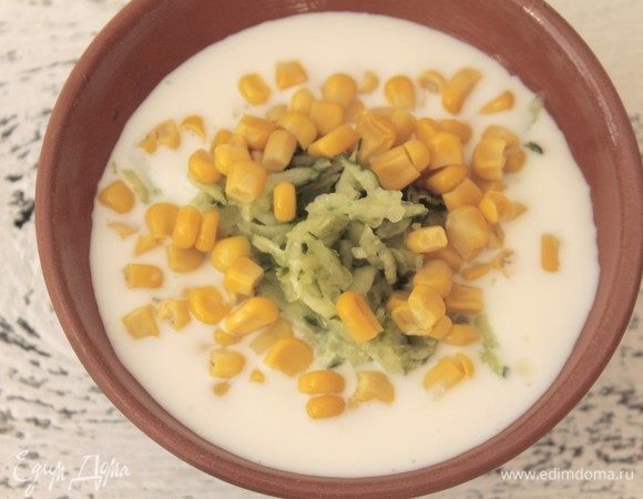 Затем половину банки кукурузы ТМ «Фрау Марта».