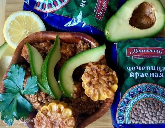 Такой мексиканский салат очень вкусен как теплый, так и холодный! А на следующий день даже еще лучше становится, все овощи и крупы пропитываются друг другом, получается пикантно и сочно! Подавать мексиканский салат идеально с ломтиками авокадо, сбрызнув лимонным соком, с петрушкой или ароматной кинзой! Пусть будет всегда вкусно и очень полезно! Приятного аппетита!