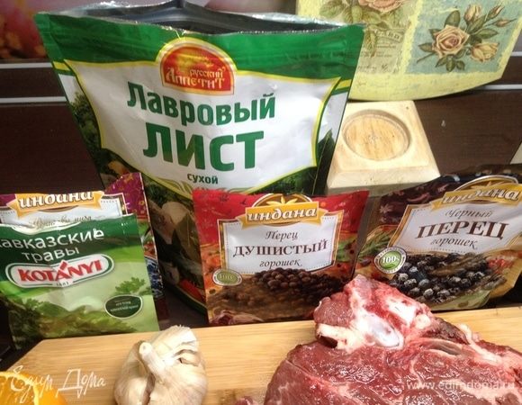 На вкус и цвет товарищей мало, как известно:) Однако тут важна стратегия. Чем больше получится класть придающих сладость фруктов, и ежели вино действительно возьмете полусладкое, а не сухое, то здорово будет остроты специями добавить. Да, если вино сухое-таки, очень добрый совет — меда 2–3 ложки столовые.