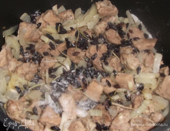 Через 30 минут перемешать, добавить соль, барбарис и розмарин.