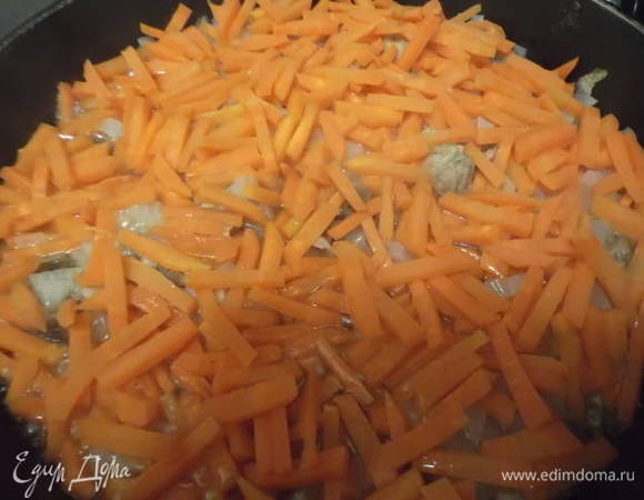 И так же припускаем под закрытой крышкой. Огонь не уменьшаем.