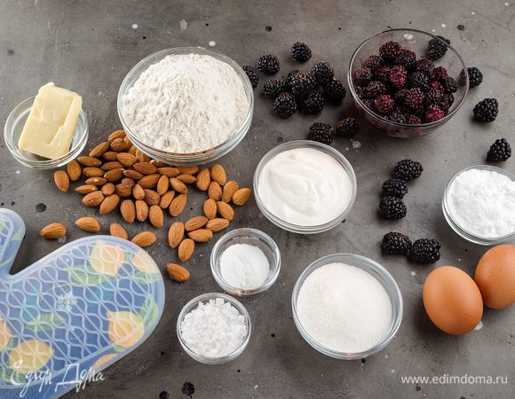 Для приготовления пирога нам понадобятся следующие ингредиенты.