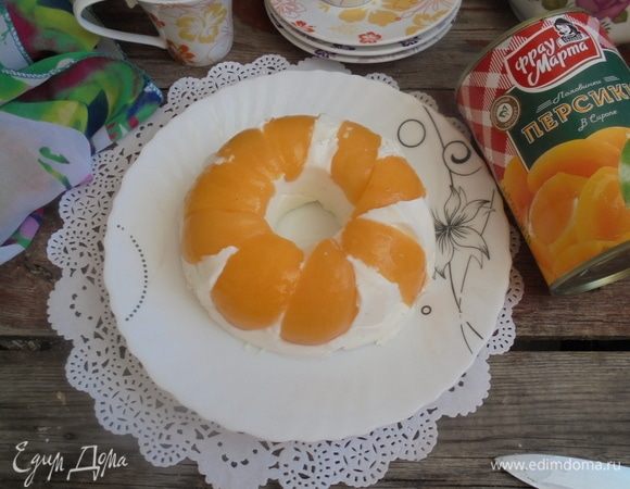 Убираем десерт в холодильник до полного застывания (можно на ночь). Форму с готовым десертом перевернуть на сервировочное блюдо.