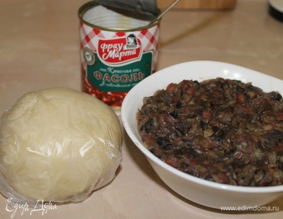 Начинка готова, тесто тоже, приступаем к лепке кундюмов.