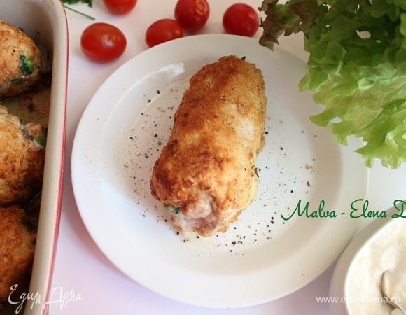 Вынуть из духовки, подавать сразу с любимым соусом. Я использую к таким зразам тертый хрен.