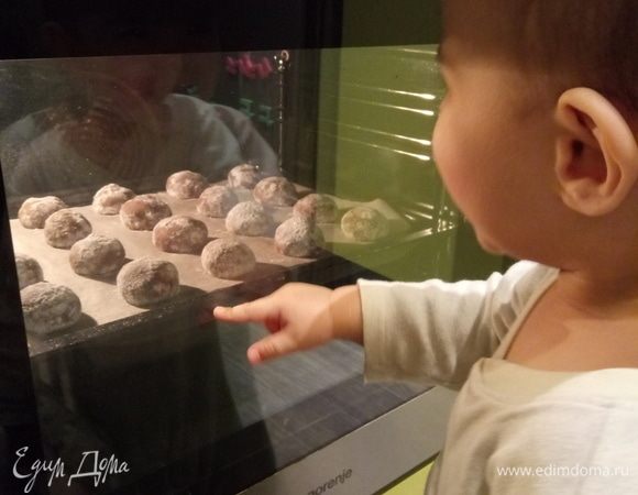 Духовку предварительно разогреть до 180°C, выпекать 10–12 мин.