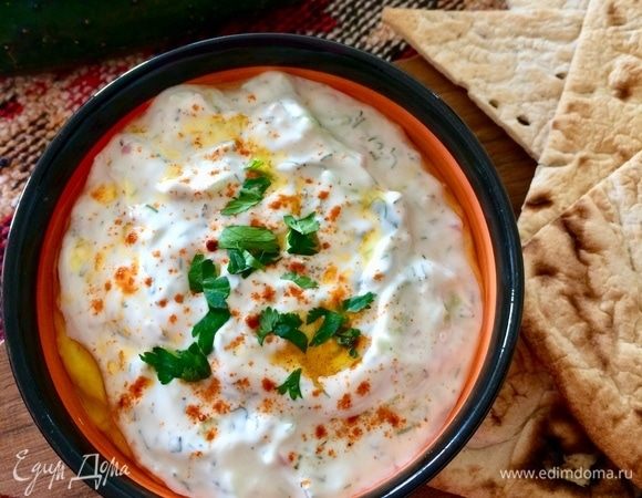 Дать настояться 10–15 минут и подавать. Перед подачей полить слегка маслом и посыпать паприкой.