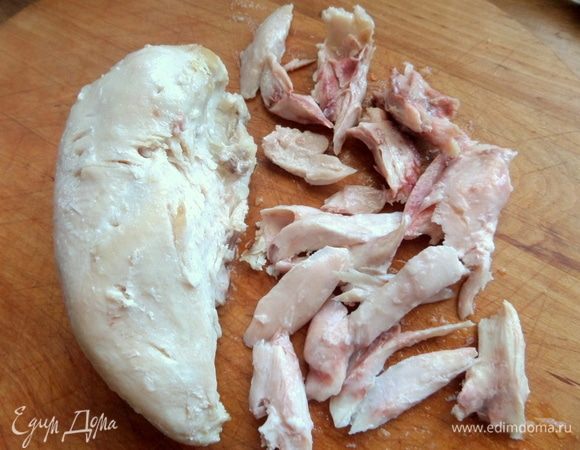 Курицу вытащила из бульона на этот раз, но на самом деле это не принципиально, можно любую курочку.