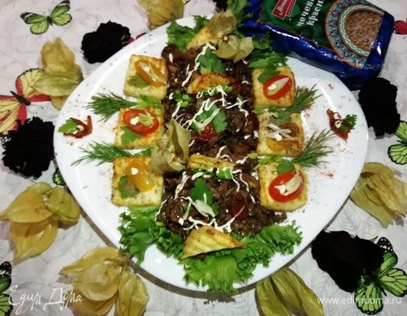 Перед подачей слегка поливаем майонезным соусом.