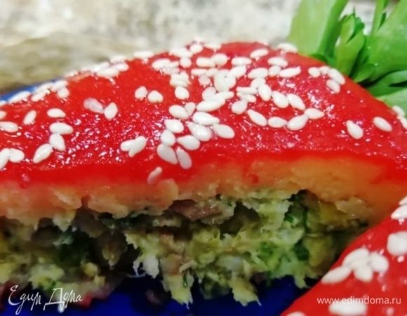 Одну клубничку я разрезала для вас.