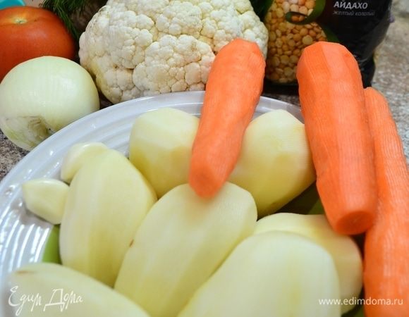 Подготовить все ингредиенты, помыть и почистить.