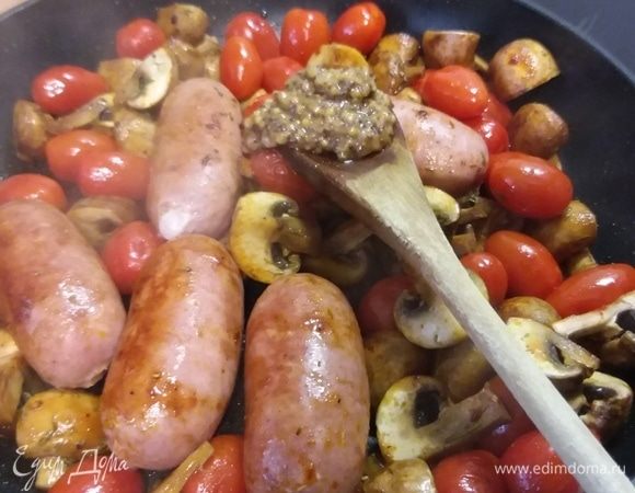 В конце добавить ложку зернистой горчицы, размешать и снять с огня. У меня горчица по этому рецепту https://www.edimdoma.ru/retsepty/74735-zernistaya-gorchitsa.