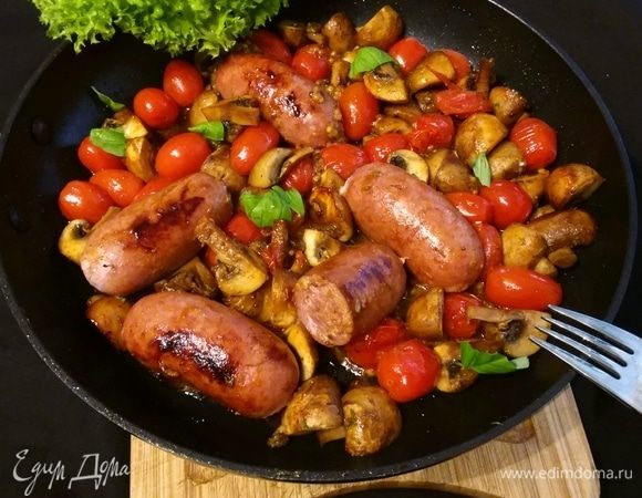 При подаче посыпать листьями базилика.