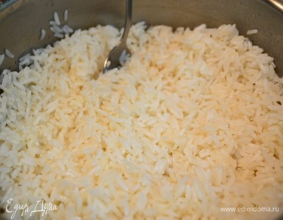 Пока обжаривается гарнир, отвариваем наш янтарный рис. И как всегда не сомневаемся в конечном результате, рисинка к рисинке будут не только радовать глаз, но и вкусовые ощущения будут однозначно на высоте!