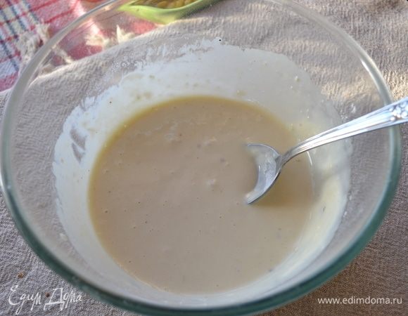 Хорошо вымешиваем тесто. Следим, чтобы не было комков.