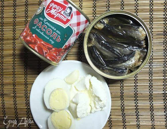 Наши нехитрые ингредиенты. Время приготовления паштета зависит от мощности вашего блендера. Если ваш блендер позволяет, то в него можно загрузить сразу все ингредиенты. Я решила перестраховаться и сделала это в несколько шагов. Текстура получилась нежная, легкая и воздушная!!