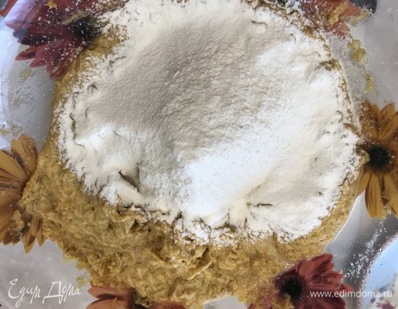 Самой последней добавляем муку и перемешиваем.