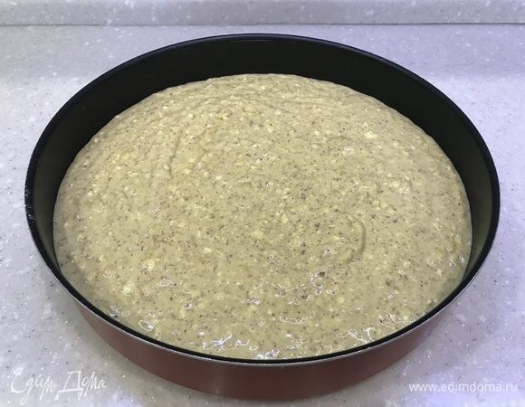 Берем любую форму для выпечки (до 25 см в диаметре), выливаем тесто и ставим в духовку при 180°C на 40–45 минут. Получившегося лимонника будет достаточно на 8–10 человек. Приятного аппетита! У меня получился невысокий пирог, так как форма была 25 см, в следующий раз я бы брала 20 сантиметров — люблю, когда пироги повыше) Очень интересный на вкус и, главное, полезный. Спасибо Юлии Высоцкой за такую прекрасную книгу. Люблю брать рецепты из книг, а не из интернета.