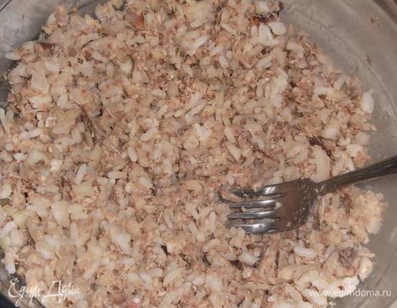 Подсолить по вкусу. Перемешать.