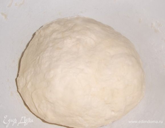 Тесто замесить и оставить подниматься.
