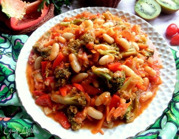 Переносим на большое неплоское блюдо вместе с соусом.