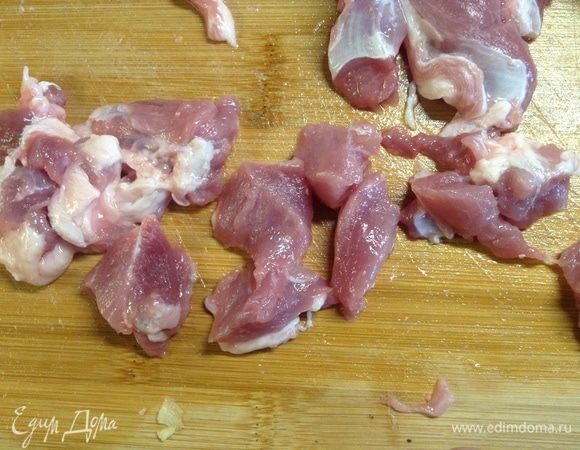 Нарезаем кусочки второго вида — маленькие «а-ля кубики».