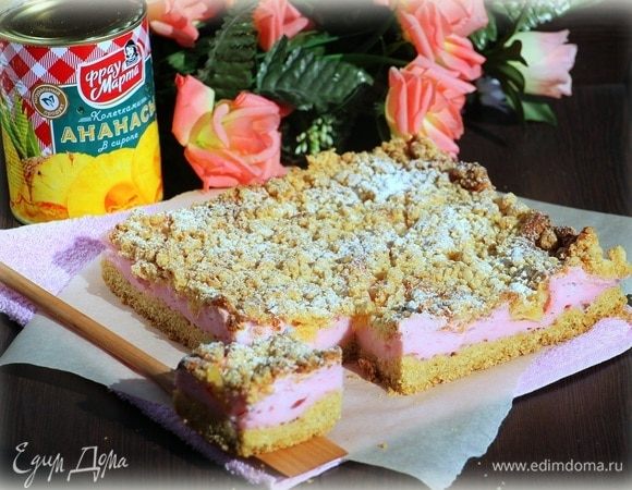 Остужаем пирог, нарезаем на кусочки, подаем к чаю.