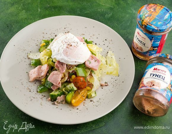 Приготовьте яйцо пашот и выложите его сверху на салат. Приятного аппетита!<br />
 