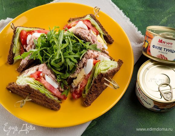 Соедините половинки сэндвича. Отличный вариант здорового перекуса. Угощайтесь!<br />
 