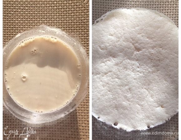 Клюкву (изюм) и цукаты готовим заранее. Замачиваем в ликере или роме как минимум на ночь. У меня кофейный ликер (был в наличии). Потом их нужно хорошо обсушить и обвалять в муке перед добавлением в тесто, чтобы они хорошо смешивались. Опара: растворить дрожжи в теплом молоке. Всыпать 1 ст. л. сахара и муки, размешать. Накрыть пленкой и оставить в теплом месте на 20–30 мин. (у меня духовка с включенной лампочкой).