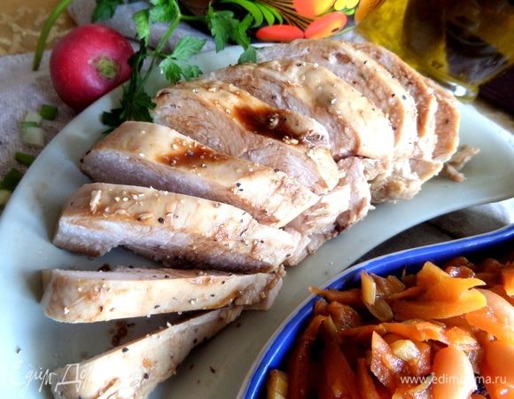 Нарезать на кусочки и подавать хоть в горячем, хоть в холодном виде.