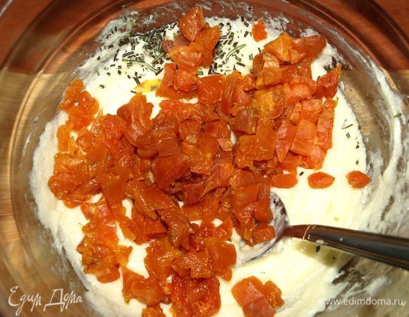 Добавить розмарин, курагу. Перемешать.