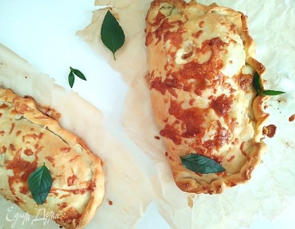 Вот такая румяненькая получилась пицца.