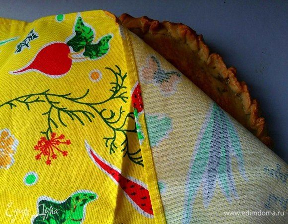 Готовые пироги накрыть полотенцем минут на 15–20.