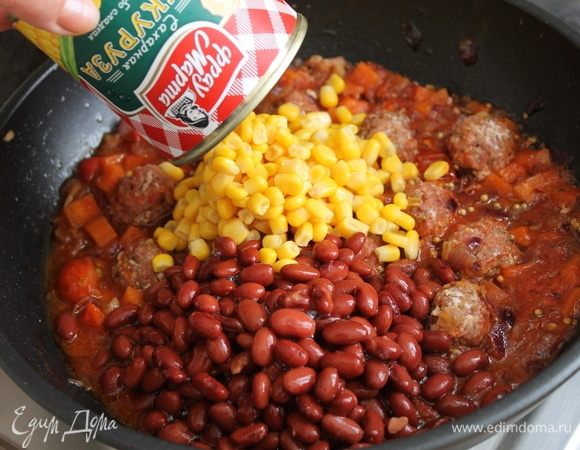 Следом за фасолью добавьте кукурузу ТМ «Фрау Марта».