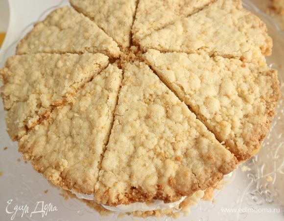 Сверху поместить кусочки коржа, разрезанного на 8 частей. Можно на этом этапе остановиться. Торт уже готов, его можно украсить персиками, листиками мяты. Если вы решите сделать такой вариант, то вам нужно немного убавить количество ингредиентов для крема.