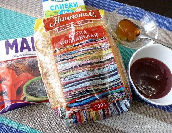 Подготовить продукты для колива. Сливки у меня 10%, варенье земляничное, но можно взять любимое по своему вкусу.