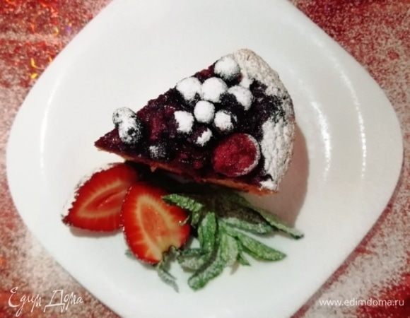 В меру сладкий, пряный, с легкой кислинкой от ягод морковный манник можно подавать к столу.