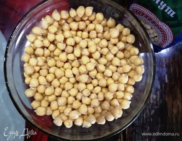 Утром нут выглядит вот так, он хорошо увеличился в размере и впитал всю жидкость.