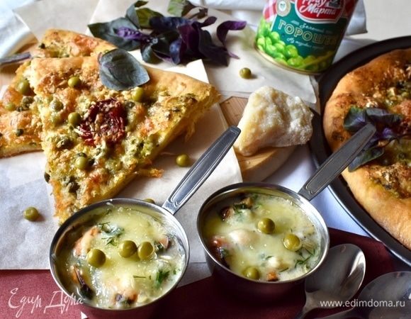 А получилось великолепно, не побоюсь этого слова! Нежное мясо морепродуктов идеально сочетается со сливочным соусом! Да еще таким ароматным и пряным. Можно прямо руками отрывать кусочек лепешки и макать в соус. Получается и просто, по-домашнему, и, с другой стороны, гостям не стыдно подать. Приятного аппетита!