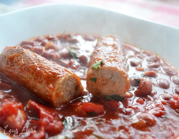 Все готово! Сочные вкусные колбаски и ароматная фасоль с томатами) Приятного аппетита!