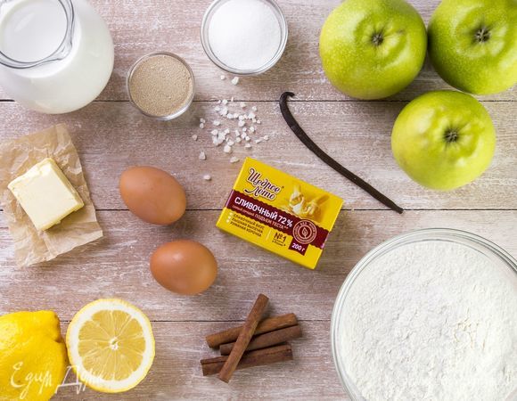 Для приготовления булочек нам понадобятся следующие ингредиенты.<br />
 