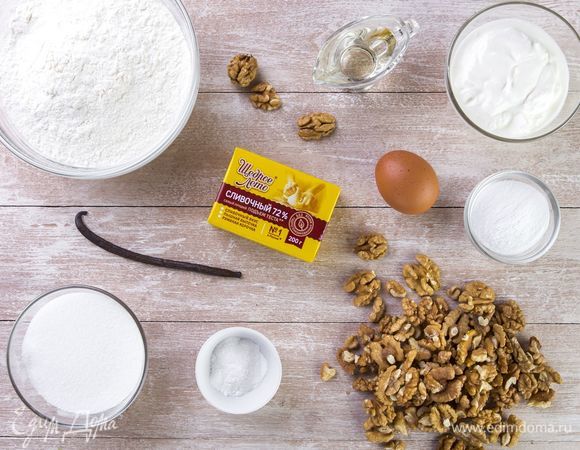 Для приготовления рогаликов нам понадобятся следующие ингредиенты. <br />
 