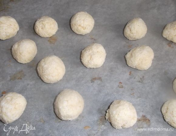 Поставить в разогретую духовку до 180°C на 15 минут.