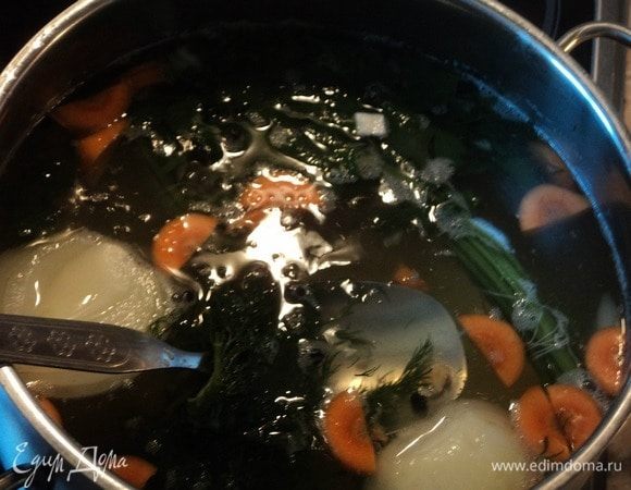 Чуть поварили. Помешали. Чуть совсем, и на полный огонь.