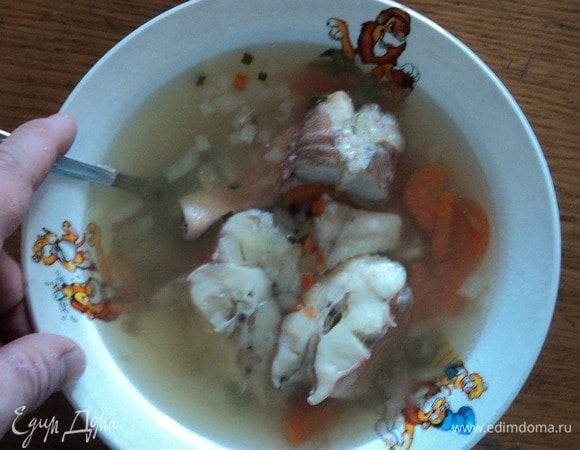 Ну, и по тарелкам. «Свистать всех на борт!». Намеренно тут не показали, что зелень нашинкованную в тарелку, перчик черный свежий подавленный... Это все «не обсуждается». Бон апети!